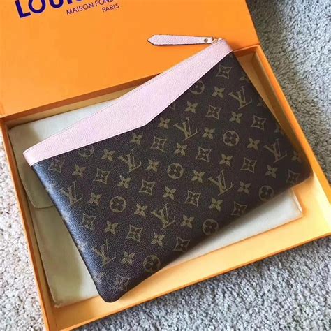 louis vuitton daily pouch